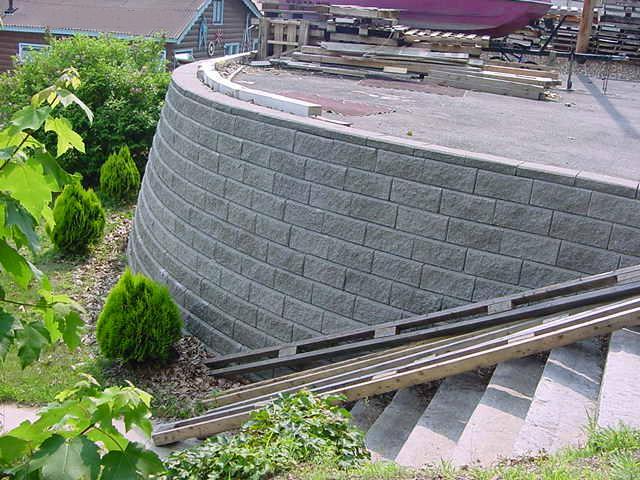 Example of good erosion practices for steep slopes.